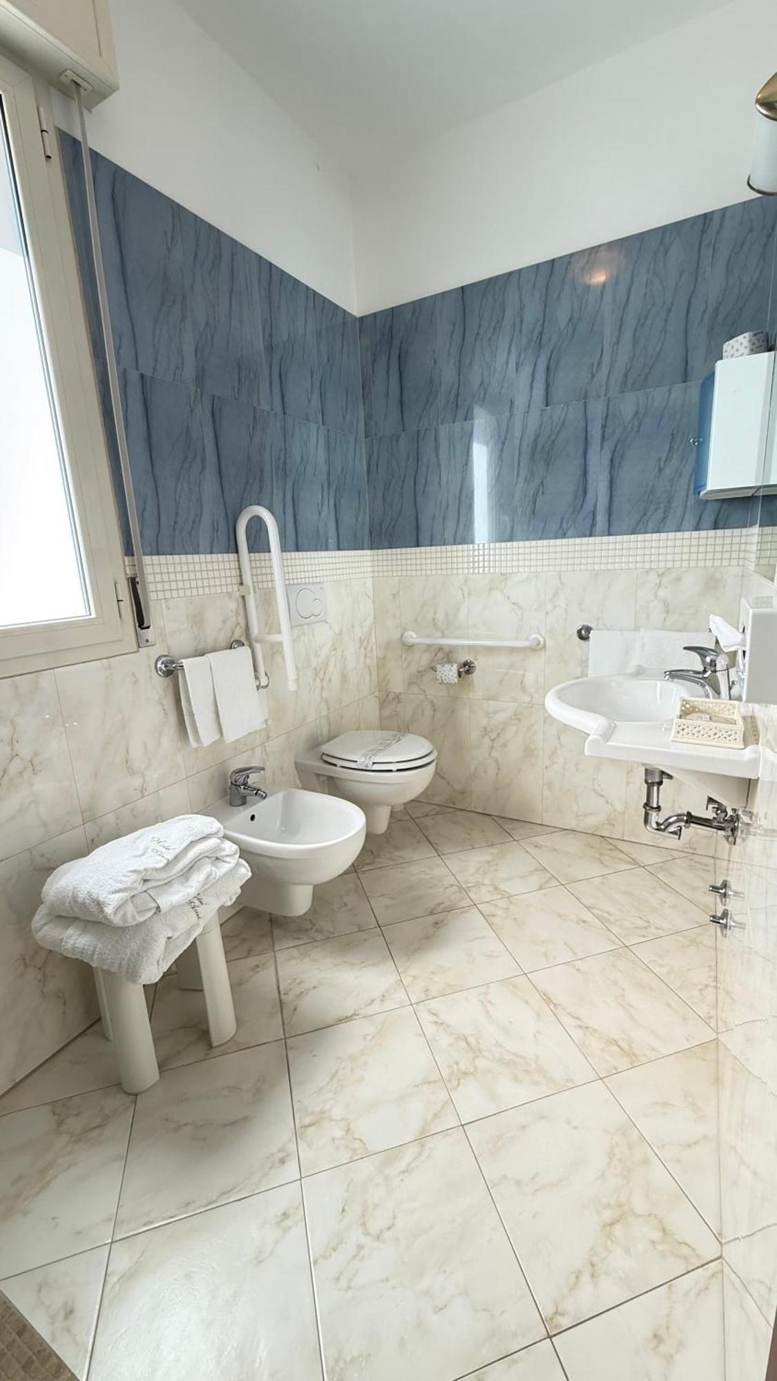 Hotel Ariella Milano Marittima Ngoại thất bức ảnh
